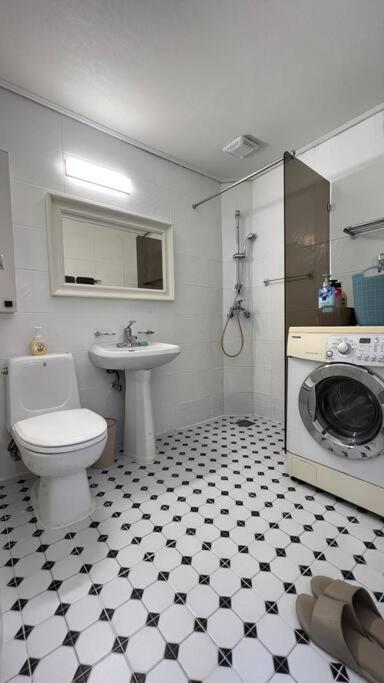 Beautiful Duplex In Hongdae Apartment *