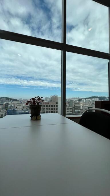 Beautiful Duplex In Hongdae Apartment *