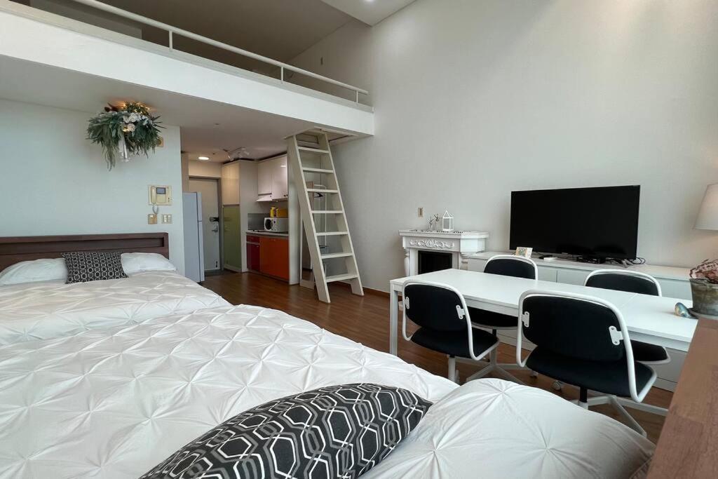 Beautiful Duplex In Hongdae