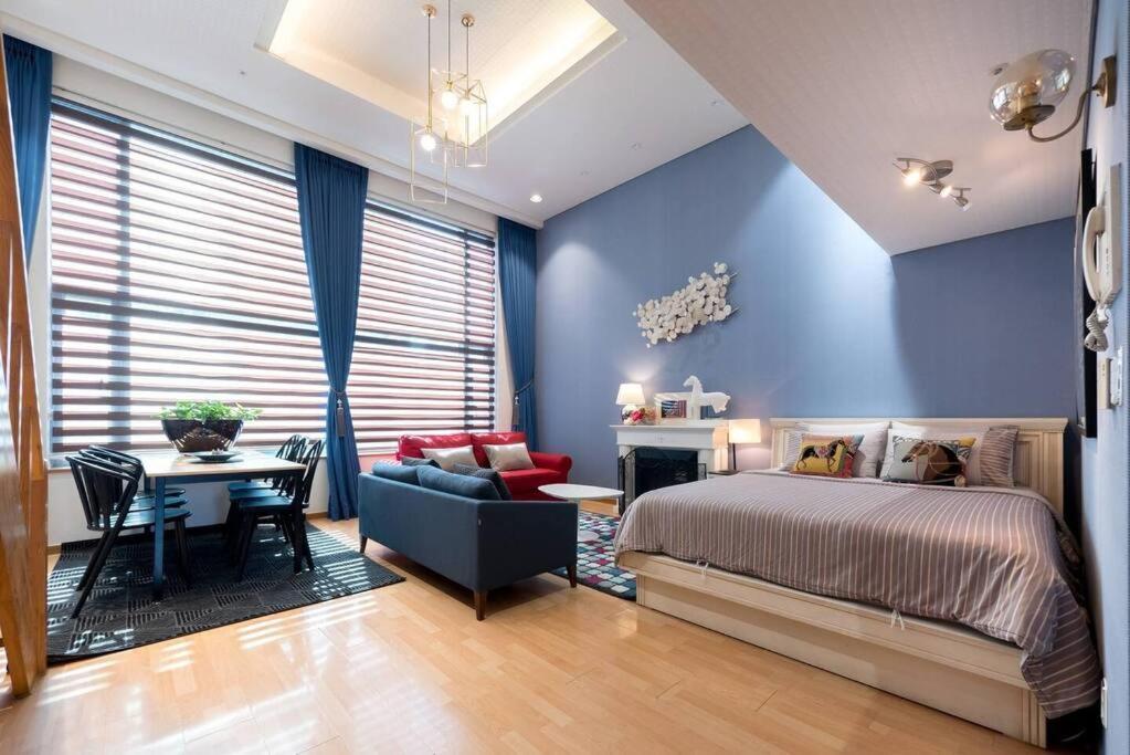 Beautiful Duplex In Hongdae Apartment *