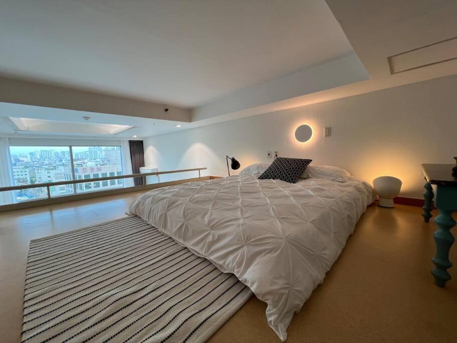 Beautiful Duplex In Hongdae Apartment